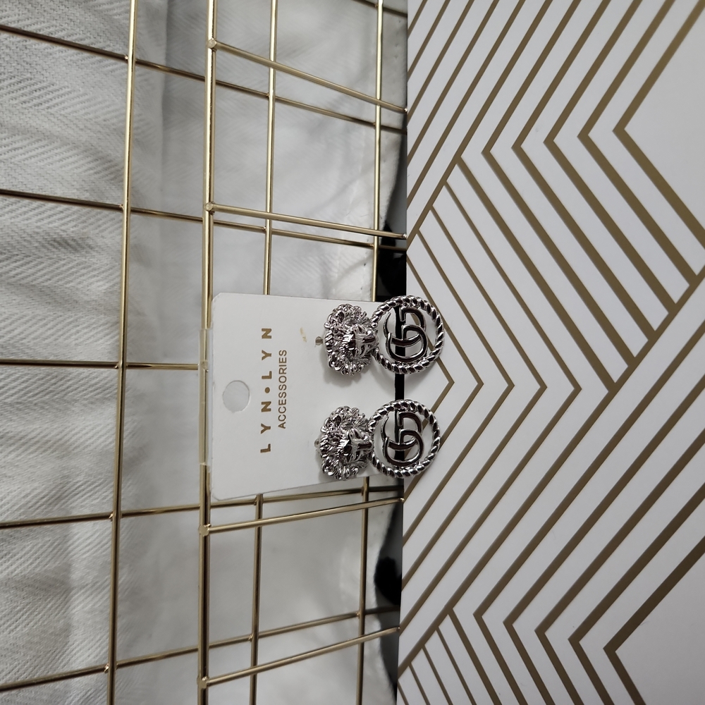 Luxurious earrings.
